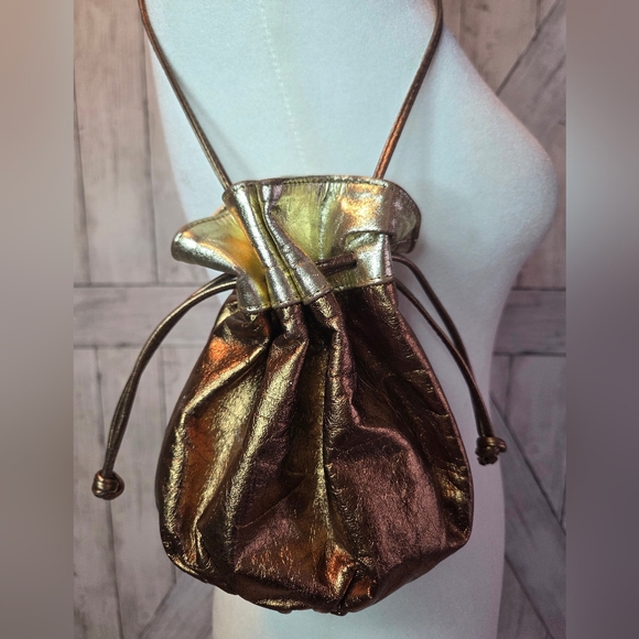 Vintage Leather EON Metallic Drawstring Crossbody Women's Bag - Picture 2 of 9